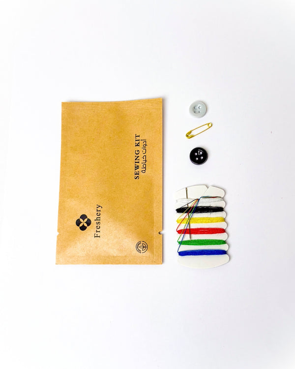 Sewing Kit With 6 Colors 1 Needle 1 Safety Pin 2 Buttons